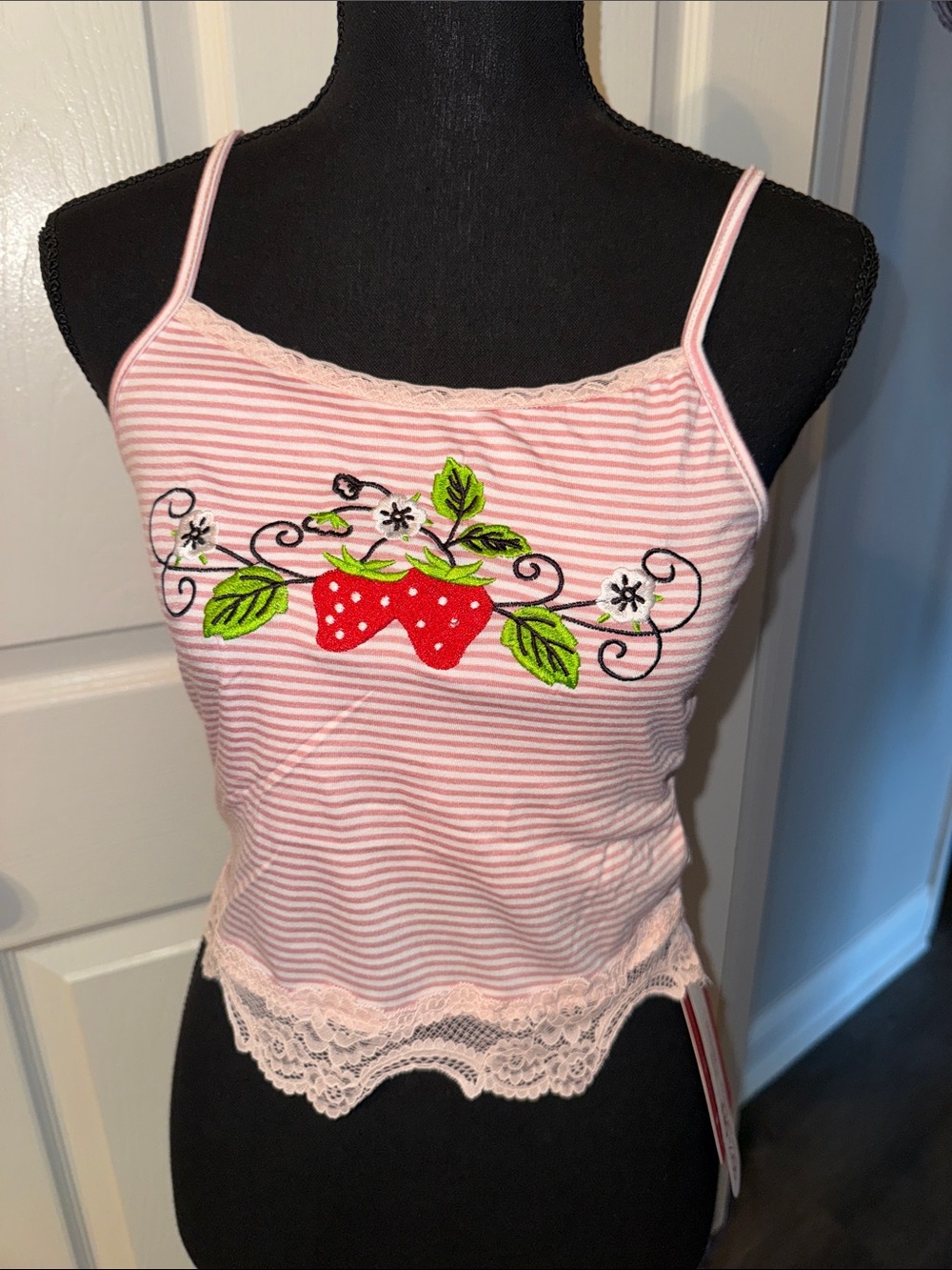 🖤NWT ROMWE STRAWBERRY APPLIQUE PINK STRIPED CROP TANK SIZE S🖤